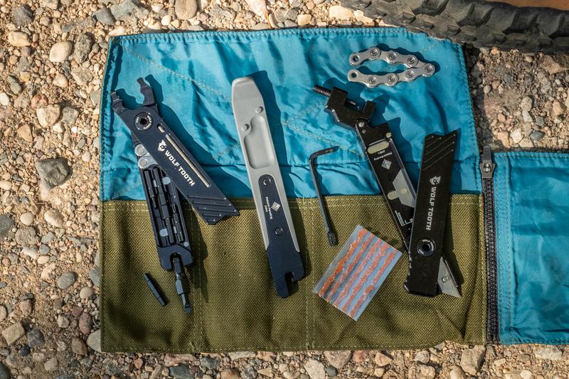 Wolf Tooth 8-bit chainbreaker + utility knife